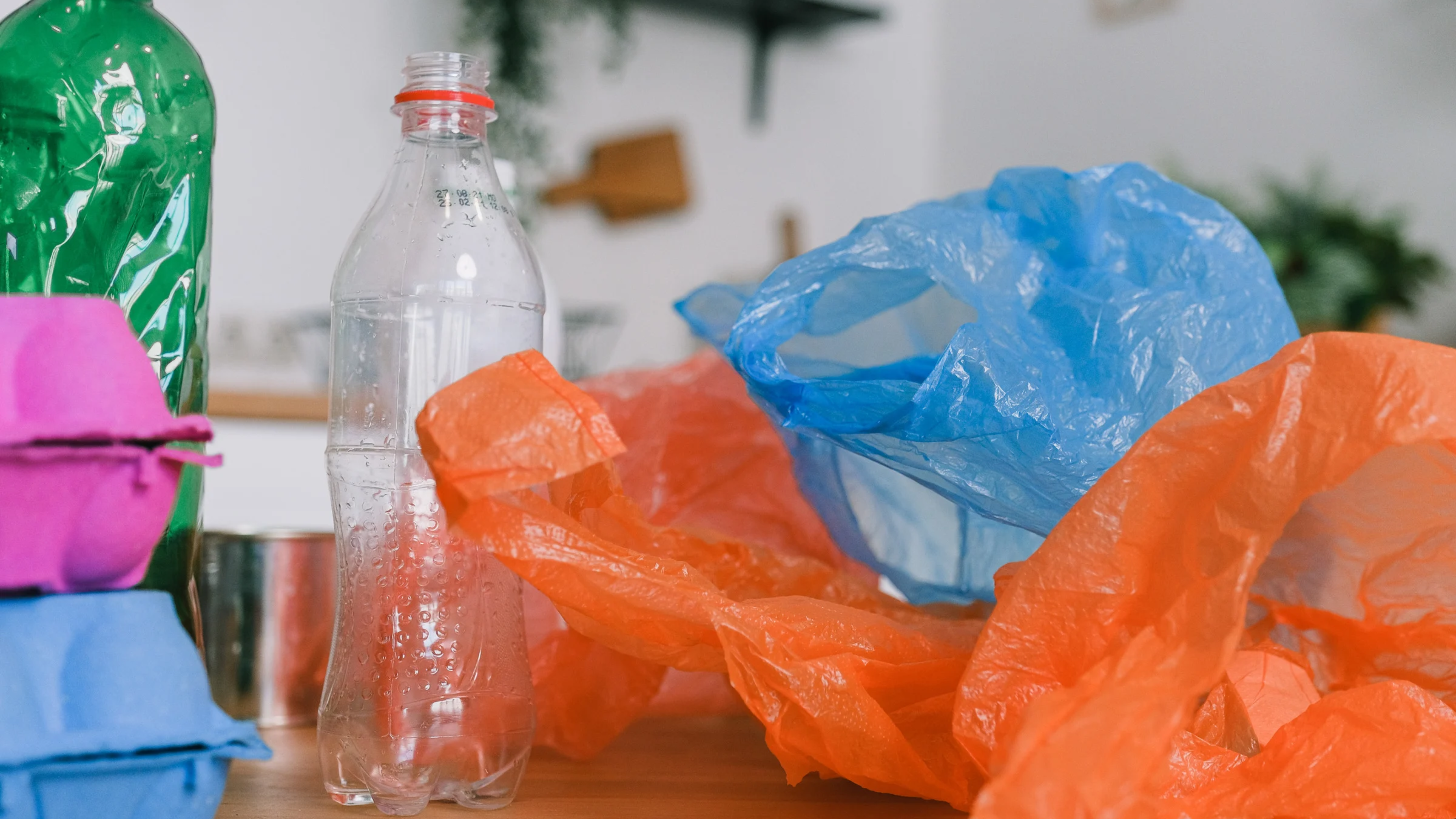 Kravet på andelen återvunnen plast är en bra reform, men övergångsperioden får inte gå till spillo